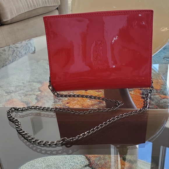Elegant Red Patent Leather Chain Crossbody Bag - Picture 3 of 3